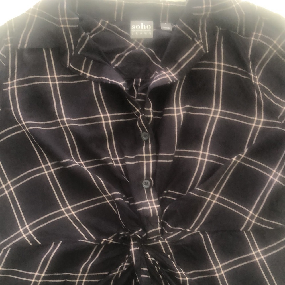 Soho New York & Company navy and beige partial button down blouse 👚w ruching - Picture 2 of 12